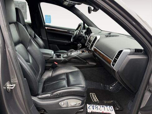 Used 2012 Porsche Cayenne S image 18