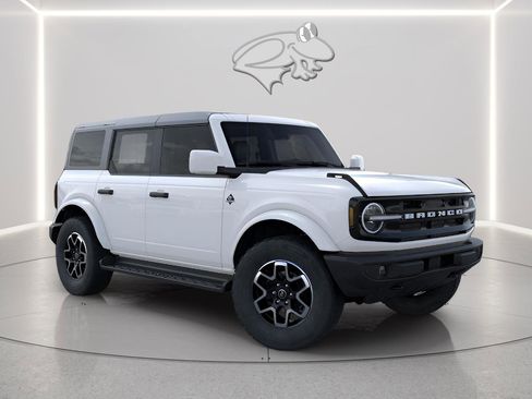New 2026 Ford Bronco Outer Banks image 7