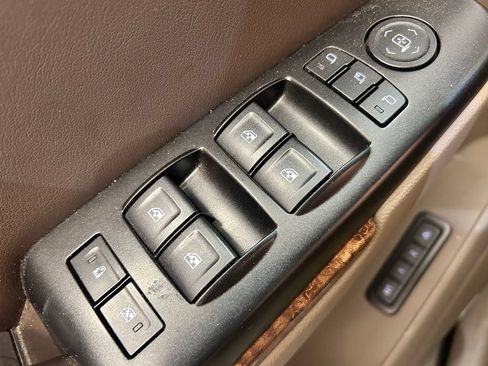 Used 2017 Chevrolet Suburban Premier AWD/4WD image 5