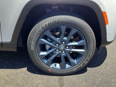 New 2026 Jeep Grand Cherokee Limited AWD/4WD image 8