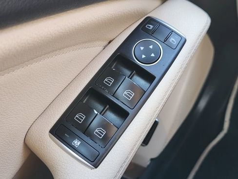 Used 2020 Mercedes-Benz GLA 250 4MATIC image 25