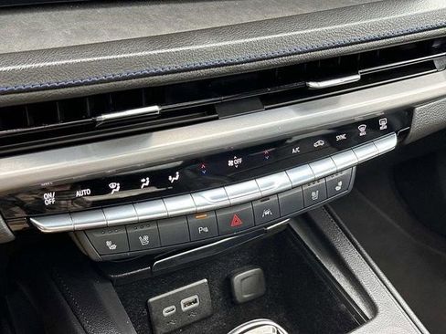 Certified 2024 Cadillac XT4 Sport AWD/4WD image 30