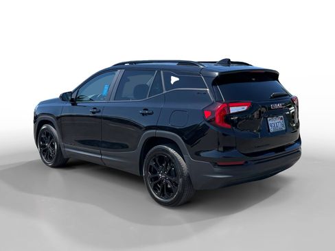 Used 2022 GMC Terrain SLE w/ Driver Convenience Package FWD image 3