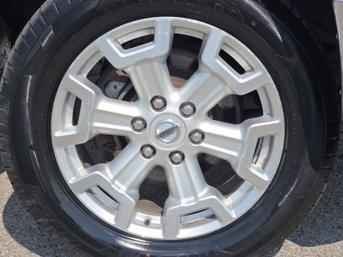 Used 2017 Nissan Titan SV AWD/4WD image 10