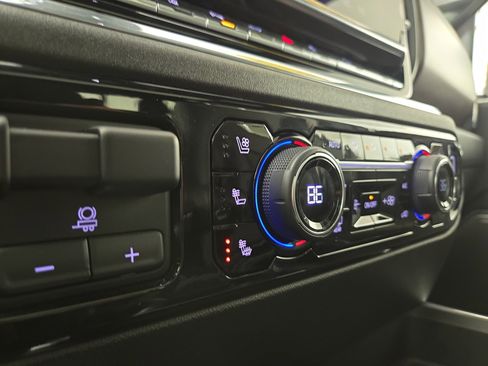 Used 2025 Chevrolet Silverado 3500 High Country w/ Technology Package image 25