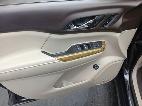 Used 2018 GMC Acadia Denali w/ Technology Package image 16