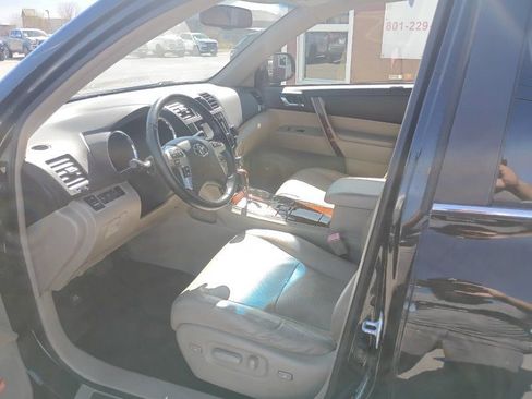 Used 2013 Toyota Highlander Limited w/ Preferred Accessory Pkg image 15