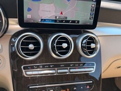 Used 2022 Mercedes-Benz GLC 300 image 11