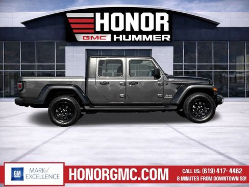 Used 2023 Jeep Gladiator Overland image 2