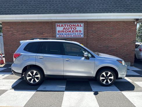 Used 2018 Subaru Forester 2.5i Premium AWD/4WD image 2
