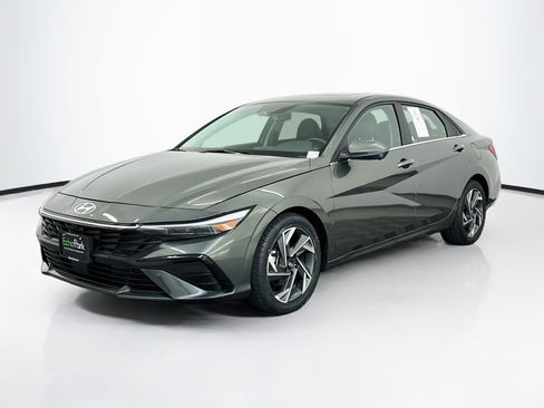 Used 2024 Hyundai Elantra Limited FWD image 3