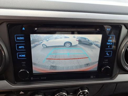 Used 2018 Toyota Tacoma TRD Sport image 24