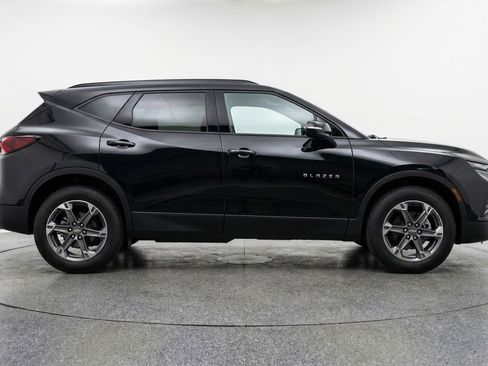 Used 2025 Chevrolet Blazer LT FWD image 11