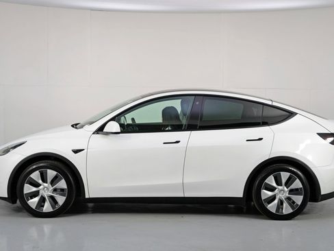 Used 2021 Tesla Model Y Long Range image 49