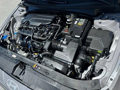 Certified 2026 Hyundai Elantra SE FWD image 21