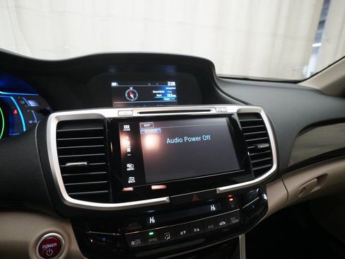 Used 2017 Honda Accord Touring image 6