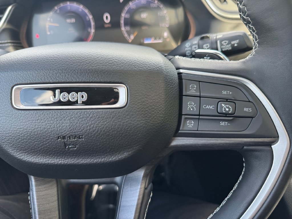 Used 2022 Jeep Grand Cherokee Limited AWD/4WD image 30