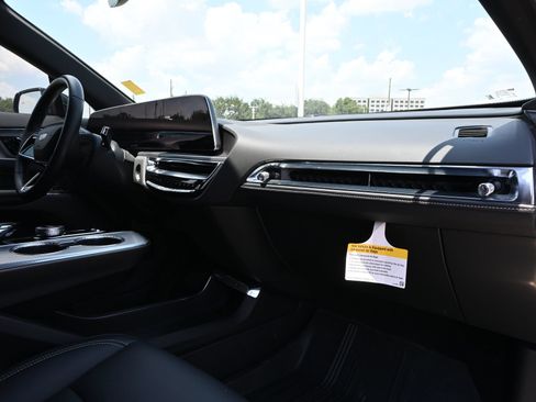 Used 2024 Cadillac Lyriq Tech RWD image 24