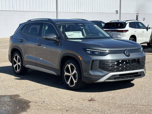 New 2025 Volkswagen Tiguan SE FWD image 6