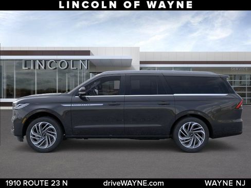 New 2026 Lincoln Navigator L Reserve AWD/4WD image 3