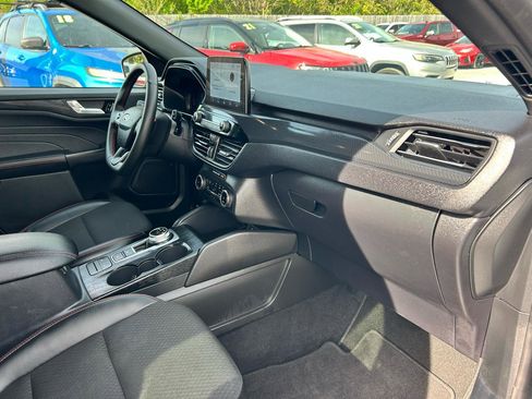 Used 2025 Ford Escape ST-Line FWD image 9