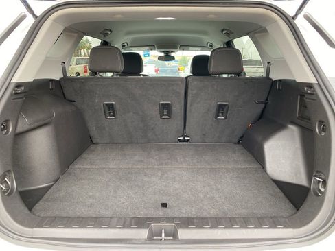 Used 2024 GMC Terrain SLE FWD image 16