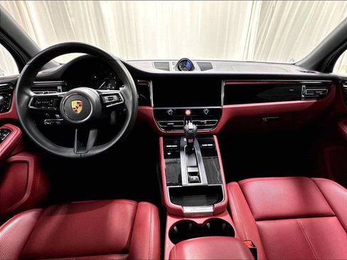 Used 2026 Porsche Macan AWD/4WD image 16
