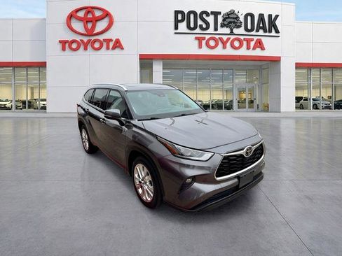 Used 2021 Toyota Highlander Limited image 2