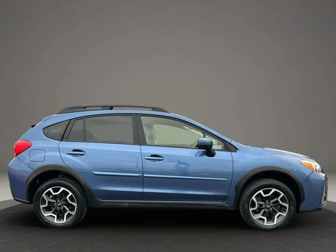 Used 2017 Subaru Crosstrek 2.0i Premium image 2