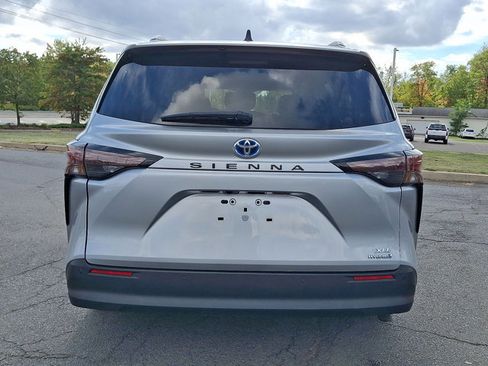 Used 2024 Toyota Sienna XLE image 24