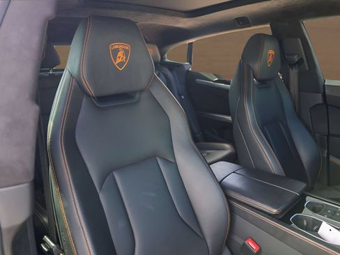 Used 2020 Lamborghini Urus AWD/4WD image 34