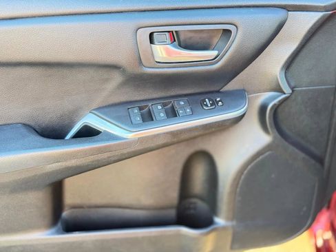 Used 2016 Toyota Camry SE w/ Moonroof Package FWD image 28