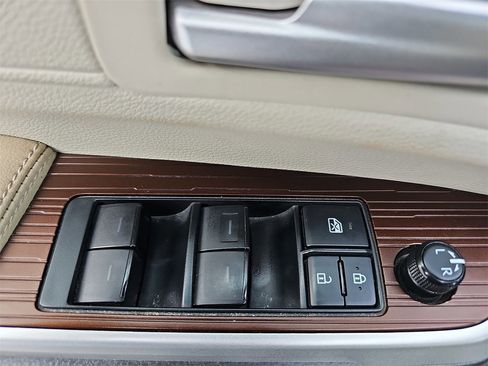 Used 2021 Toyota Sienna XLE image 29