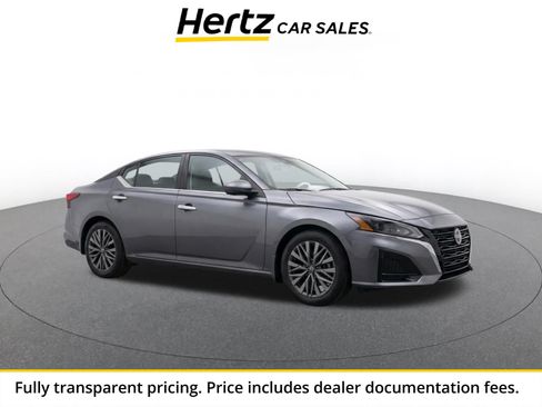 Used 2025 Nissan Altima 2.5 SV FWD image 1