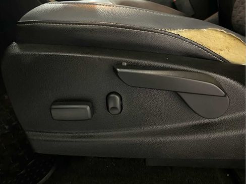 Used 2017 Chevrolet Colorado Z71 image 12