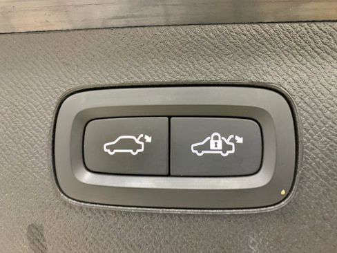 Used 2022 Volvo XC90 T6 Momentum w/ Climate Package image 39