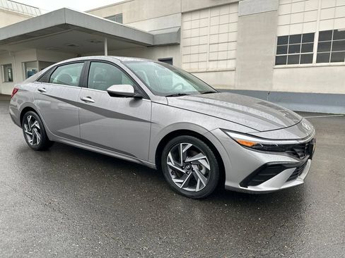 Certified 2024 Hyundai Elantra SEL w/ Convenience Package image 8