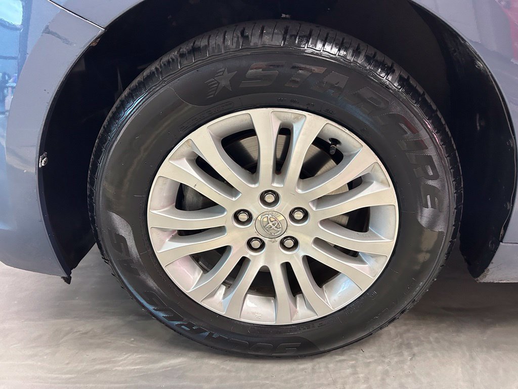 Used 2015 Toyota Sienna XLE FWD image 27