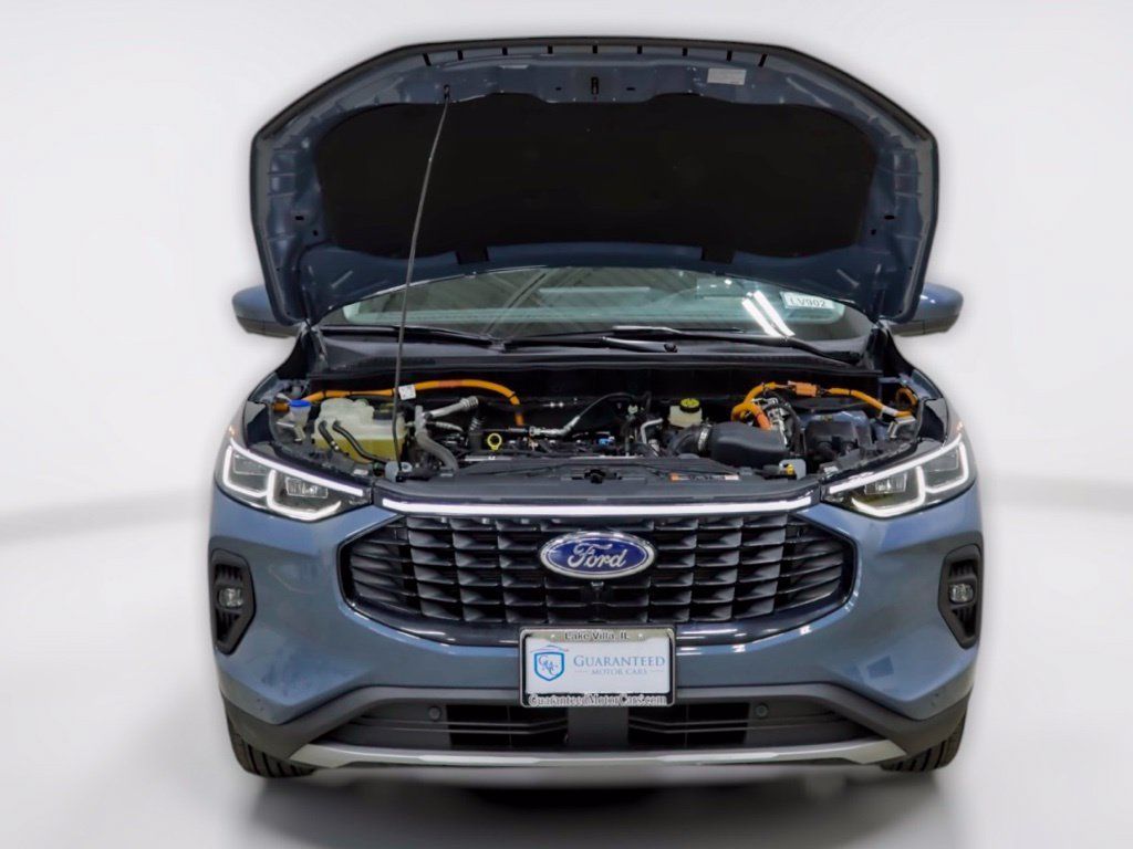 Used 2023 Ford Escape SE w/ PHEV Premium Package FWD image 11