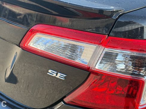 Used 2012 Toyota Camry SE w/ Leather Pkg FWD image 8
