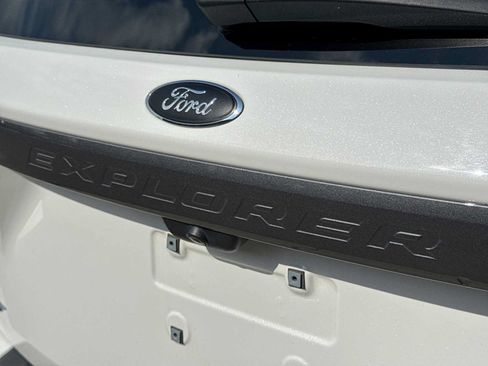 Used 2023 Ford Explorer XLT w/ Equipment Group 202A AWD/4WD image 12