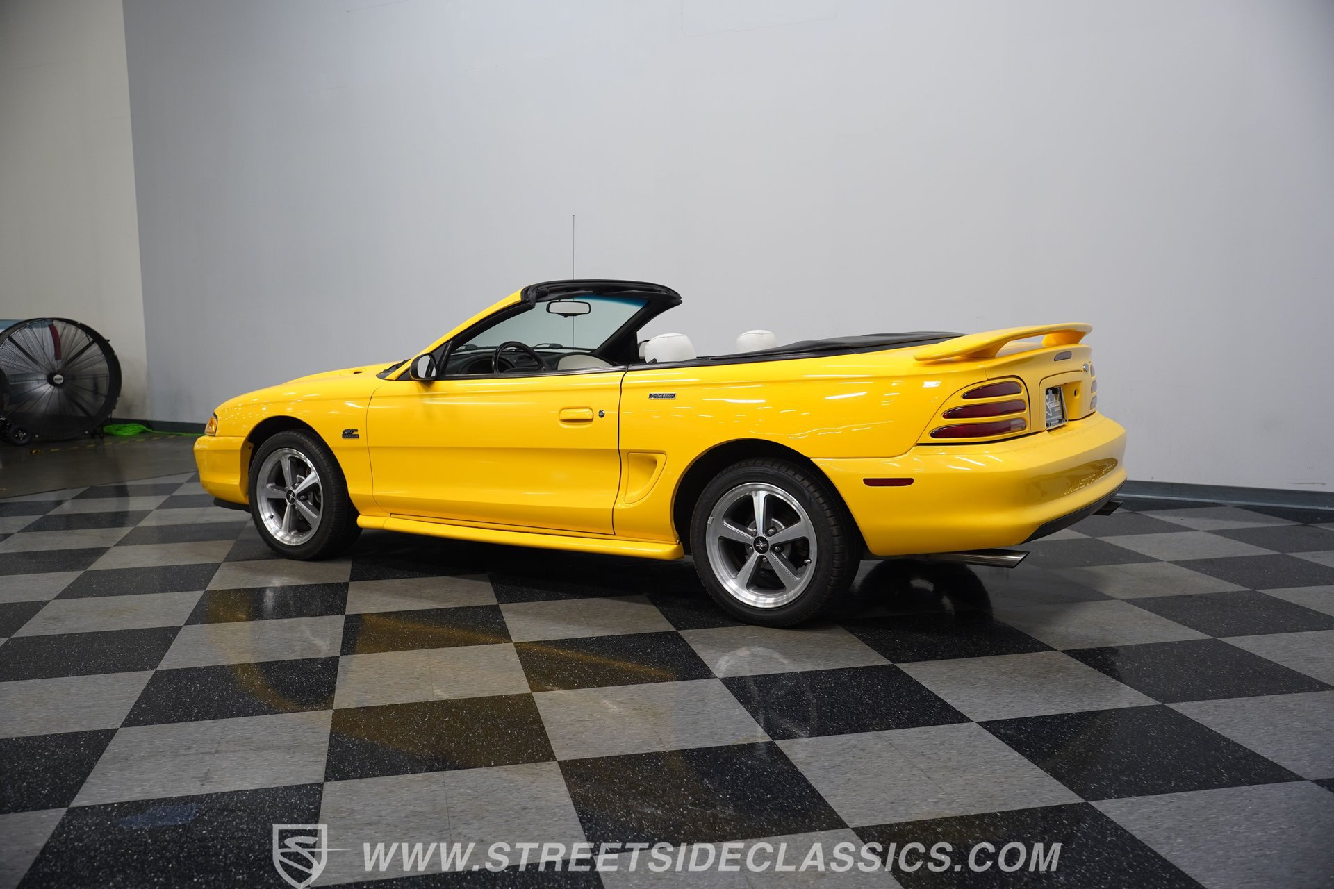 Used 1995 Ford Mustang GT RWD image 9