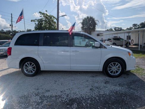 Used 2020 Dodge Grand Caravan SXT FWD image 4