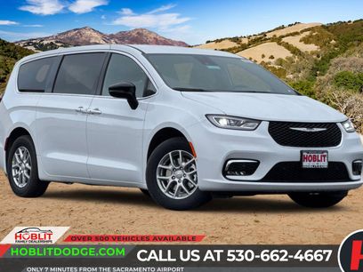 New 2026 Chrysler Pacifica Select