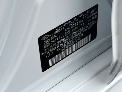 Used 2025 Genesis G70 2.5T image 29