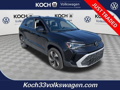 Used 2025 Volkswagen Taos SE AWD/4WD image 1