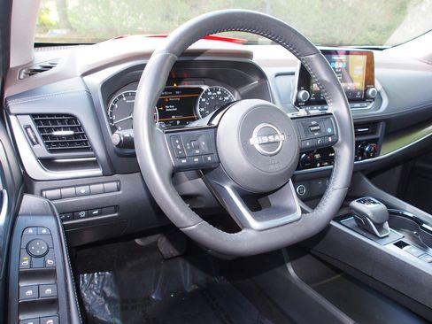 Used 2023 Nissan Rogue SV w/ SV Premium B Package image 15