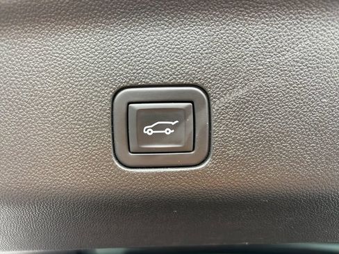 Used 2024 Chevrolet Suburban Z71 w/ Luxury Package AWD/4WD image 9