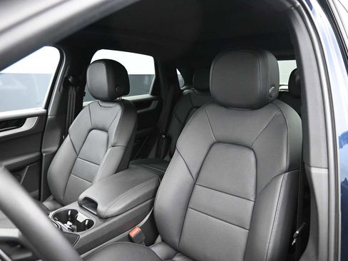 Certified 2025 Porsche Cayenne AWD/4WD image 5