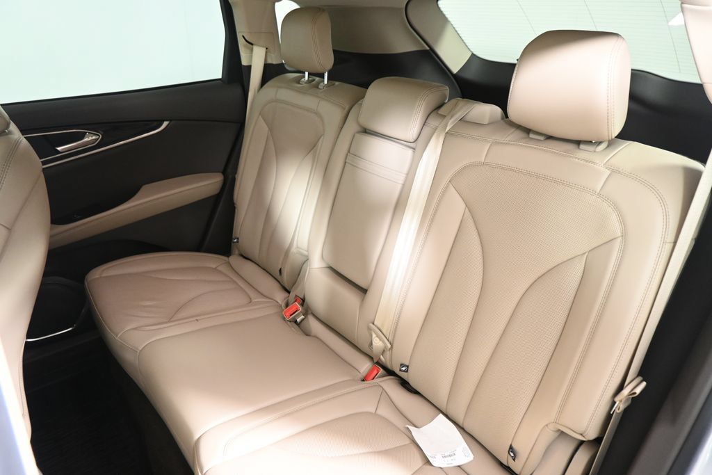 Used 2022 Lincoln Nautilus Reserve AWD/4WD image 4